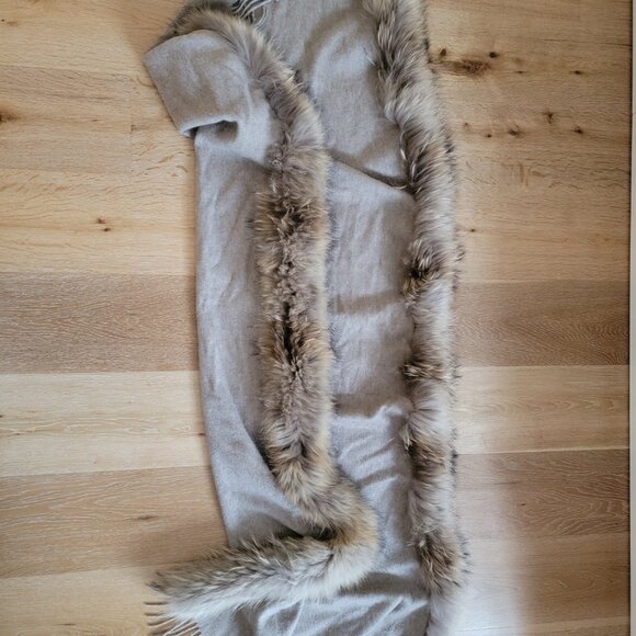 Fur & Cashmere Large Luxury Wrap | 67" x 30" - Picture 4 of 8